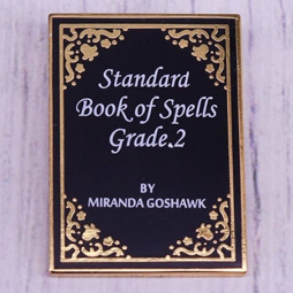 Harry Potter STANDARD BOOK OF SPELLS Collectible Enamel Pin 1110